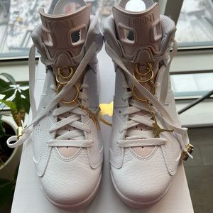 Women's Air Jordan 6 Gold Hoops (W), Size 9